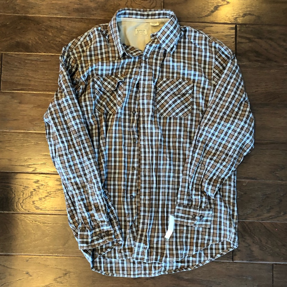 Arrow. Men’s long sleeve button up.